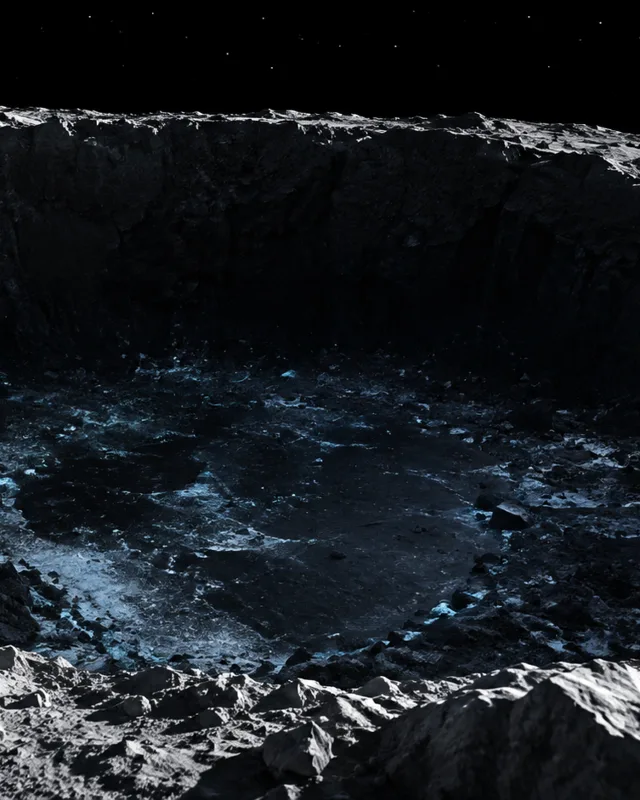 Cráter lunar en sombra en el polo sur, luz rasante en el borde, resplandor tenue sugiriendo microbios latentes en la escarcha del interior